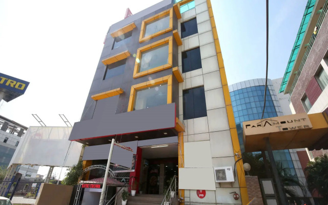 OYO 5710 The Majestic Crown Hotel