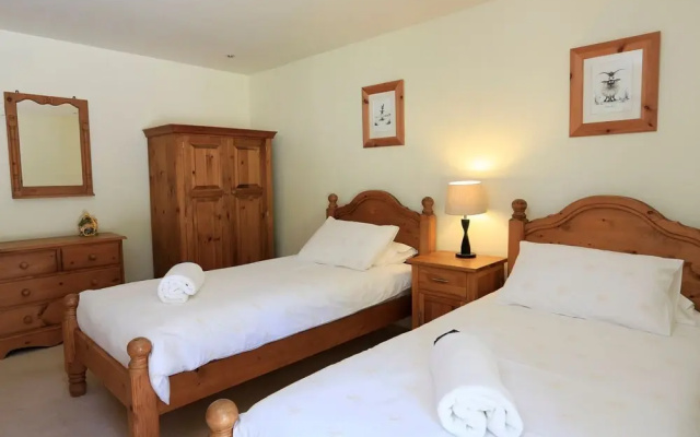 Easton Court - Large Character Barn Near Salcombe