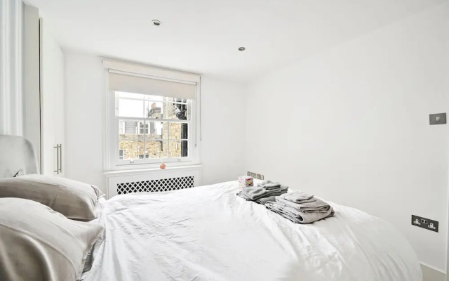 5 Beds House - 5 Mins to Victoria Station