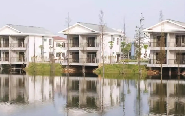 Longhu Island Hotel