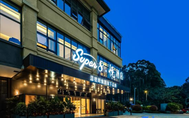 Super 8 yue Hotel