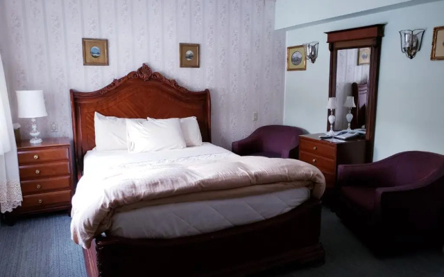 Lowell Inn