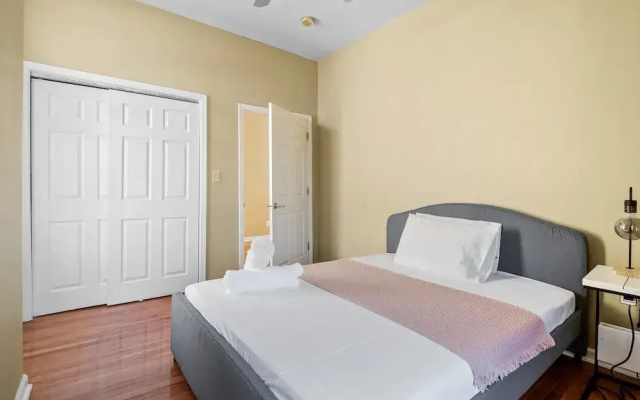 Massive Downtown Area Home... sleeps 14