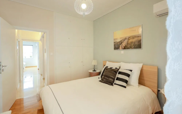 Cosy & Bright 2 Bedroom Apartment in Koukaki