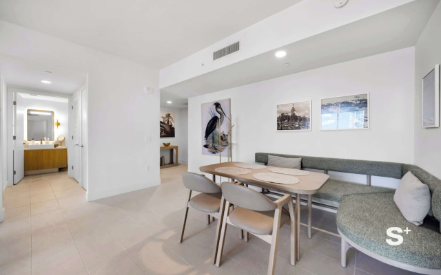 2-BD Condo in DTW Miami - City Views