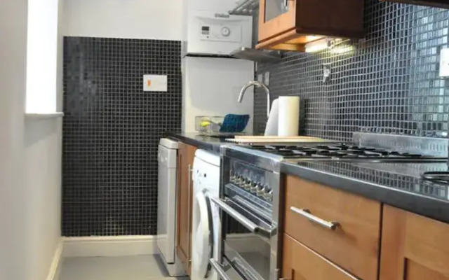 Bright 1 Bedroom Ladbroke Grove Flat