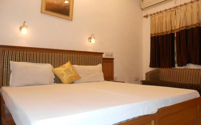 Hotel Kamal ( Nearest to Taj Mahal )
