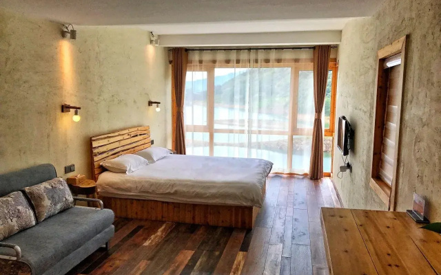 Deyishe Nuanwan Lake Inn