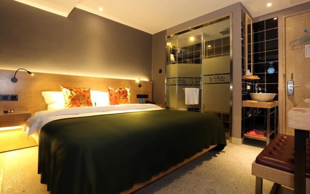 Yo Yo Pinke Hotel