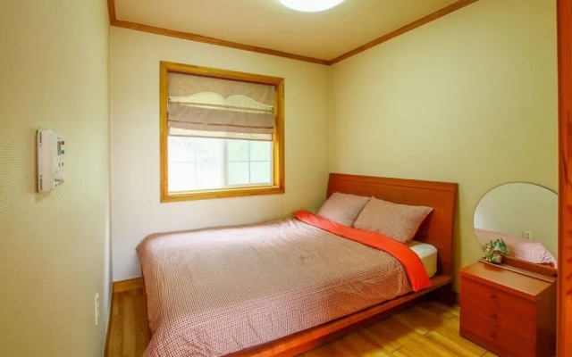 Taean Sky Lake Pension