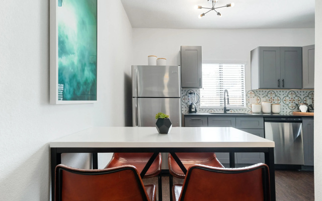 Abode Houston - Montrose Downtown