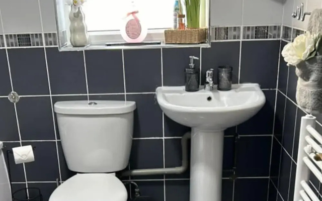 1 Bedroom Apartment - Central, Free Parking