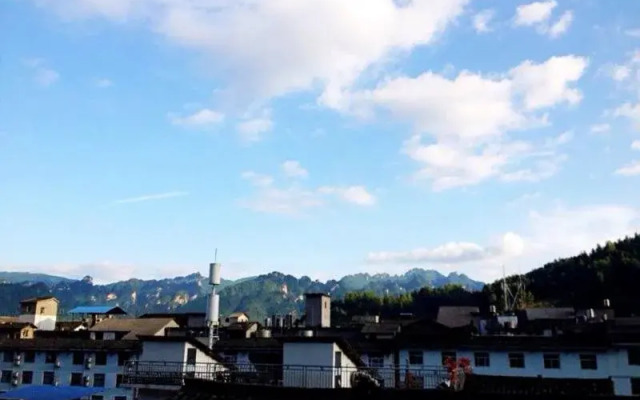 Zhangjiajie April Day Hostel