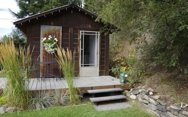 The Rusty Antler Guest Cabin