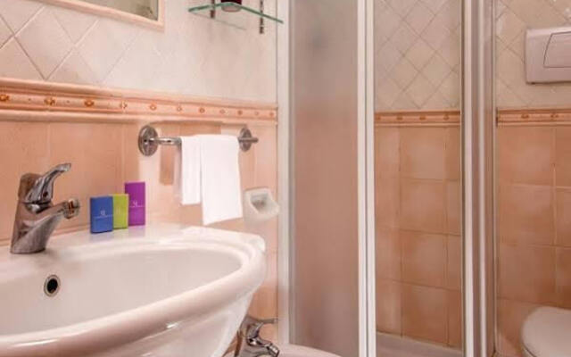 Отель Piave And Flavia Apartment (ex Aparthotel Oxford) Италия, Рим - отзывы, цены и фото номеров - забронировать отель Piave And Flavia Apartment (ex Aparthotel Oxford) онлайн ванная