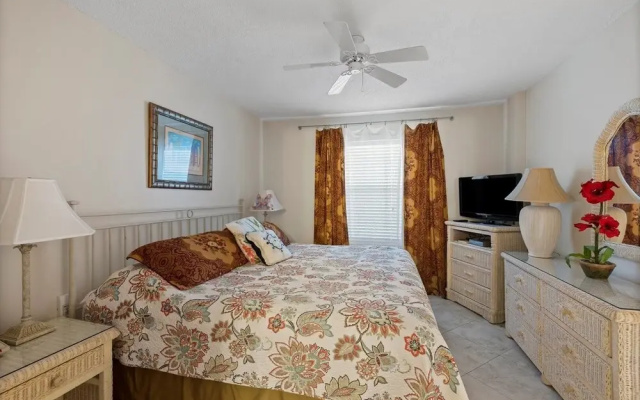 Pelican Beach 1406 1 Bedroom Condo by Pelican Beach Management
