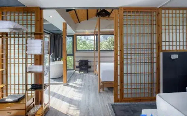Yinxi Tangquan B&B