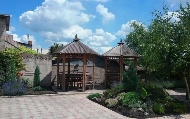 Гостиница irisHotels Mariupol Украина, Мариуполь - 1 отзыв об отеле, цены и фото номеров - забронировать гостиницу irisHotels Mariupol онлайн вид на фасад