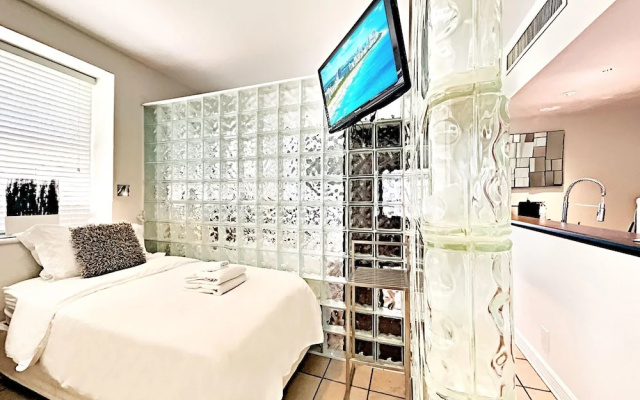 Beachfront 4 Room Ocean Drive Deluxe Suite