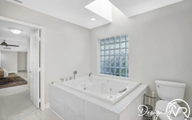 Modern 7 Br With Private Heated Pool