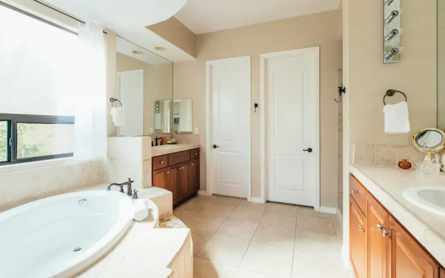 Palisades by Avantstay Gorgeous Backyard w/ Pool, Spa & Games