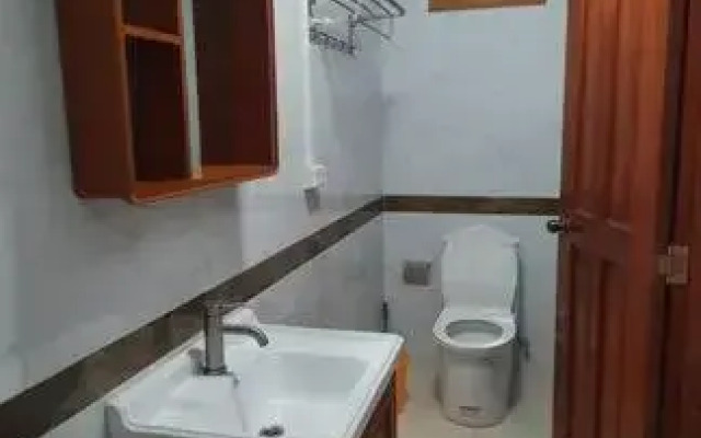 Exquisite 3-Bedroom Unit With Free Parking.
