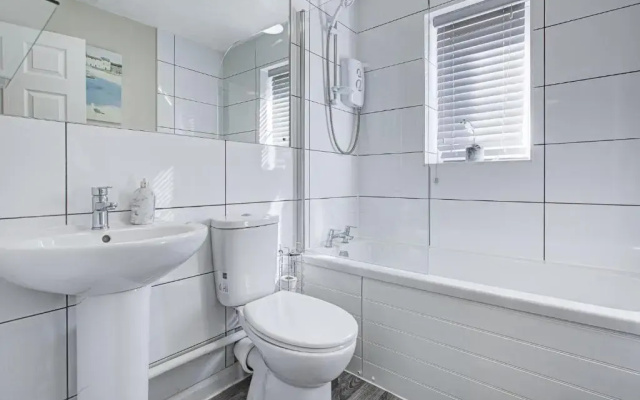 Windsor Burnham Ascot Haven Sleeps 4