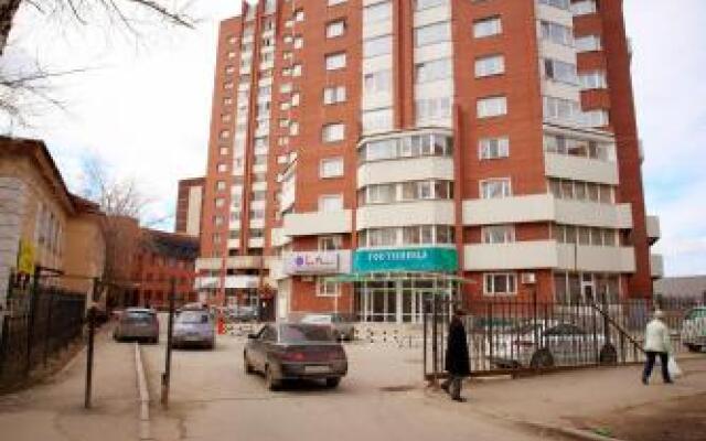 Гостиница Мини-отель Малахит 2000 в Екатеринбурге 2 отзыва об отеле, цены и фото номеров - забронировать гостиницу Мини-отель Малахит 2000 онлайн Екатеринбург вид на фасад