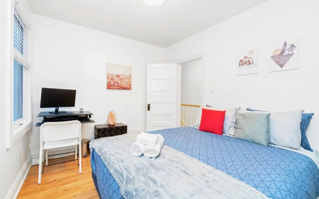 Charming 3BR Home With BBQ Near Downtown Toronto