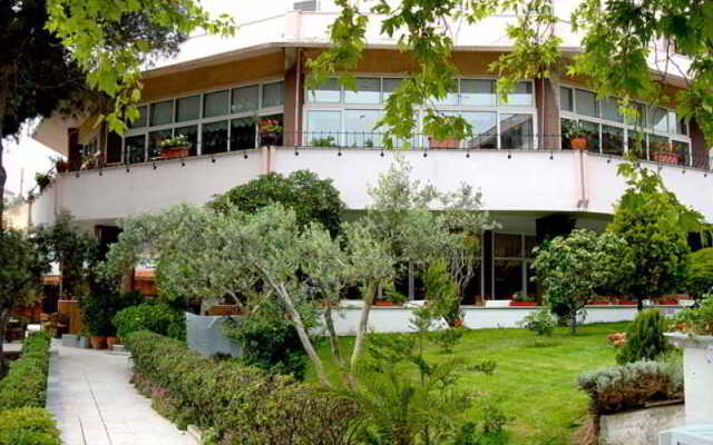 Tatlisu Kirtay Hotel Турция, Эрдек - отзывы, цены и фото номеров - забронировать отель Tatlisu Kirtay Hotel онлайн вид на фасад