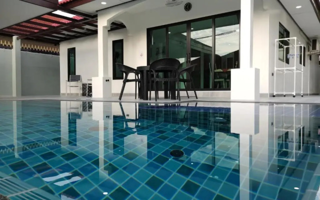 "private Pool With Jacuzzi & Kids Pool @ Royal Park"