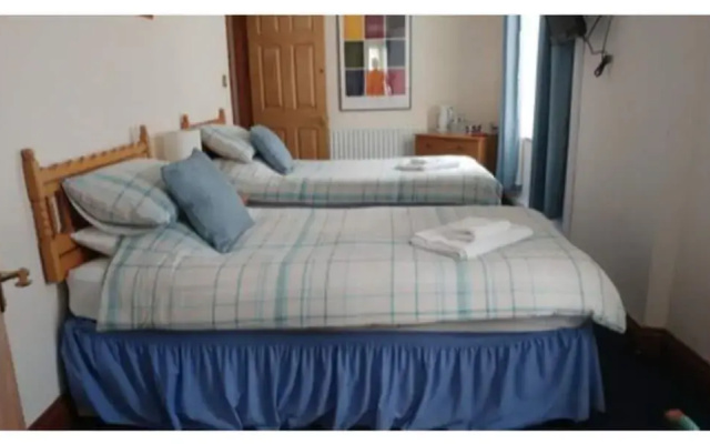The Three Horseshoes - Inn
