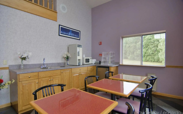 AmeriVu Inn & Suites