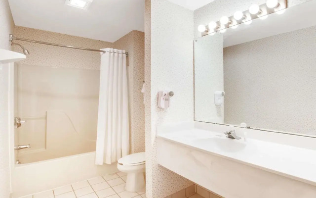 Country Inn & Suites By Carlson Waunakee