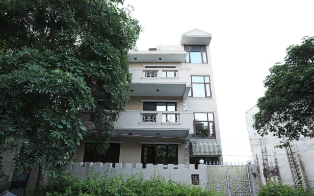 OYO 9299 DLF Phase 4