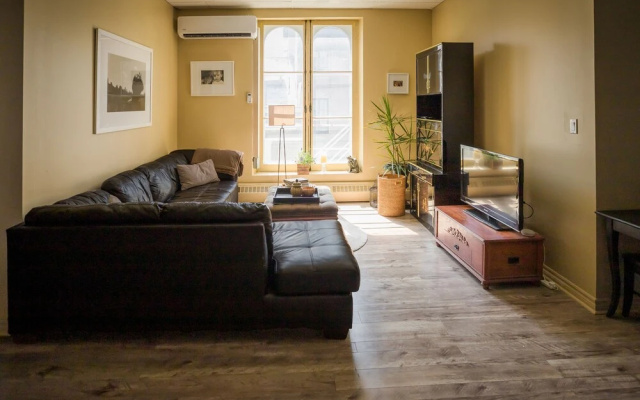 LE 402 - Hostel
