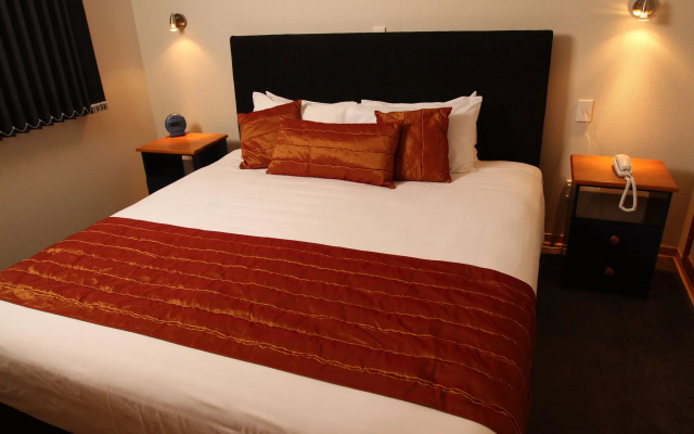 Admiralty Lodge Motel