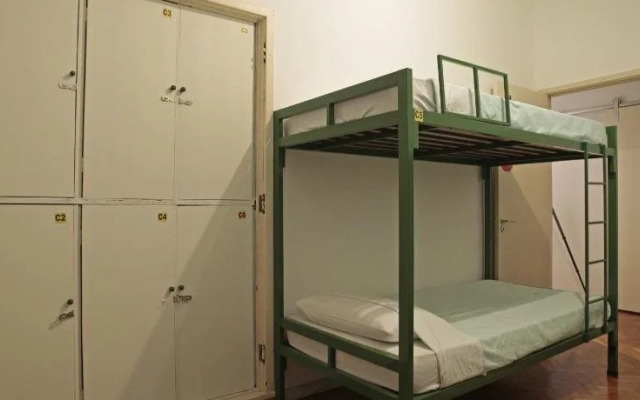 Hangar Rio Hostel