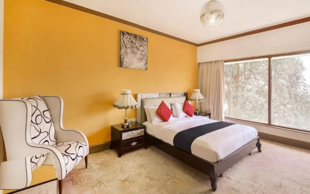 Capital O 29124 Royal Palms Hotel