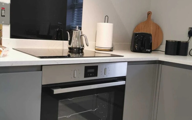 Modern 3-bed Apartment in Magherafelt Sleeps 8