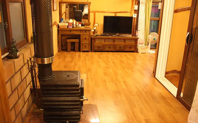 Asan Four Season Hanok Pension