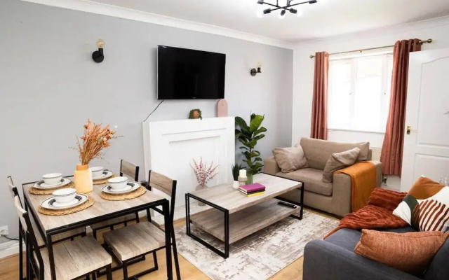 Lovely 2bedroom Home in Haydock With Free Parking