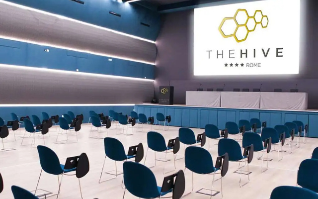 Отель The Hive Hotel