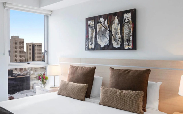 2BR EPIC VIEWS ★CBD★ 2 Cars ★Pool★Wine★Gym★Netflix