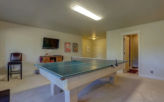 Quinn Creek 4 Bedroom Home by RedAwning