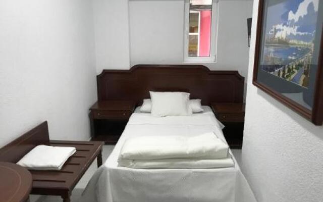 Hotel Lavapies Мадрид комната для гостей