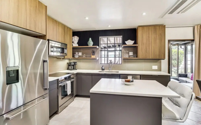 1 Block to Beach & Eats: Modern Indialantic Apt