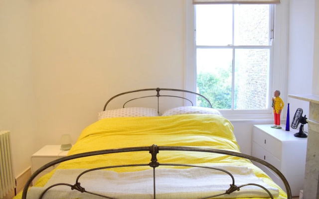 South London 2 Bedroom House With Garden