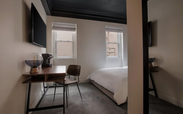 Dupont Circle Embassy Inn by FOUND