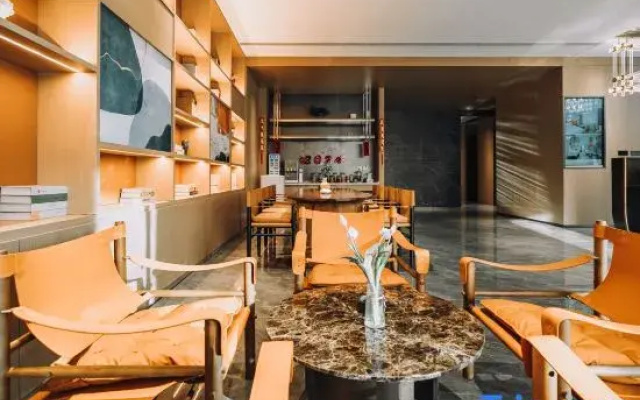 H Crystal Hotel (Gaoping Sanguan Center Yandi Park)